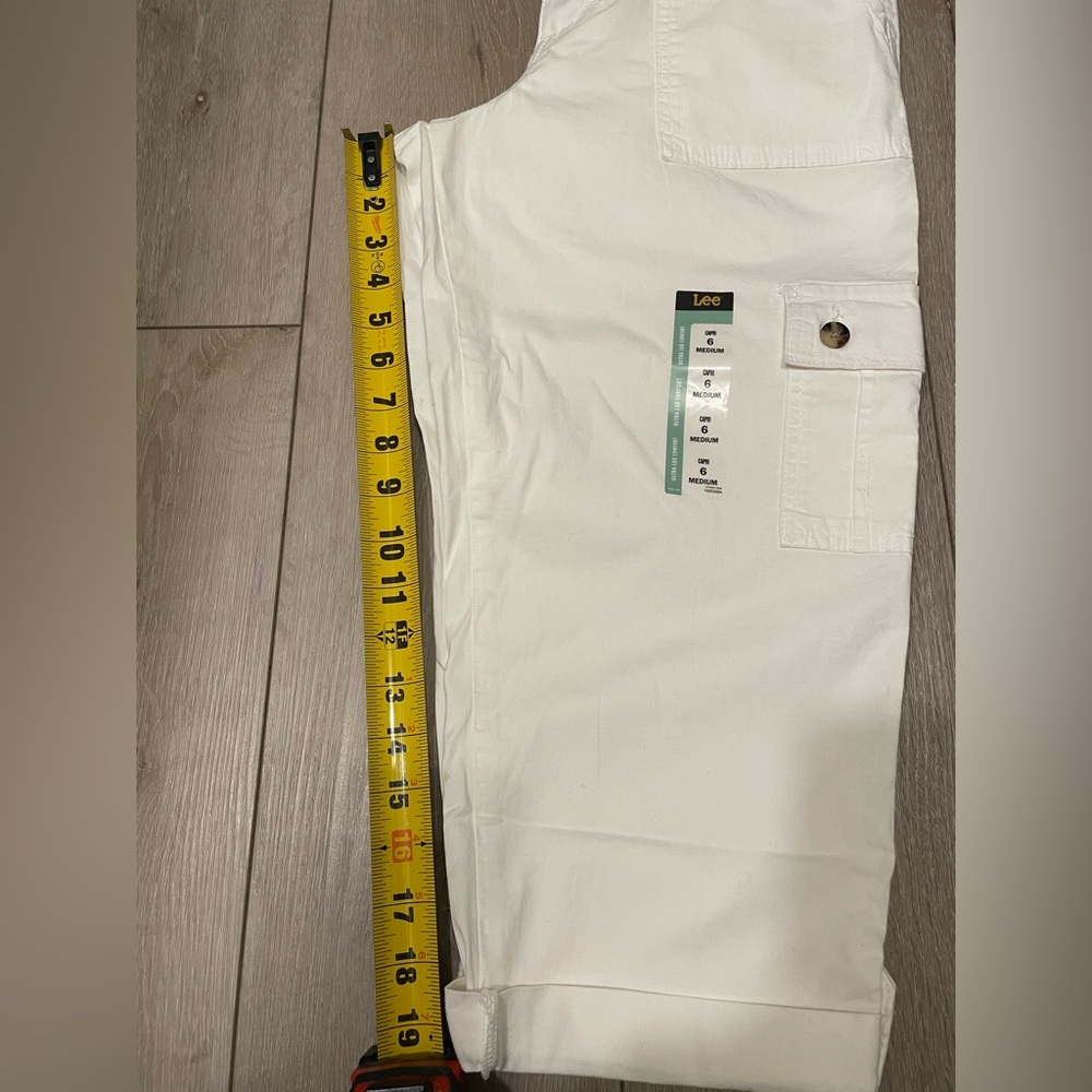 Women's Lee® Flex-To-Go Cargo Mid Rise Capri Pants ULTRA LUX COMFORT Size 6 - Picture 5 of 7